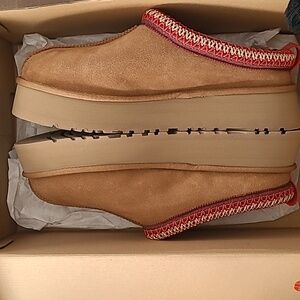 *NEW* UGG tazz slip on platforms size 10